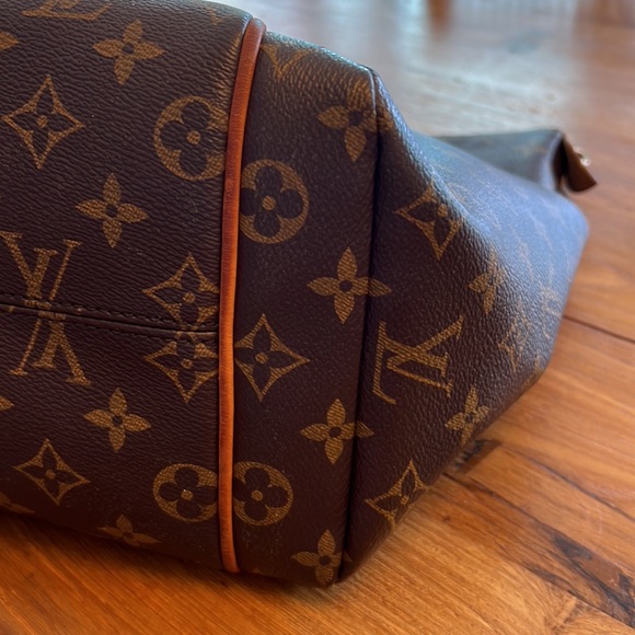 Beautiful, Authentic Louis Vuitton Monogram Totally MM Tote Bag - Picture 10 of 11